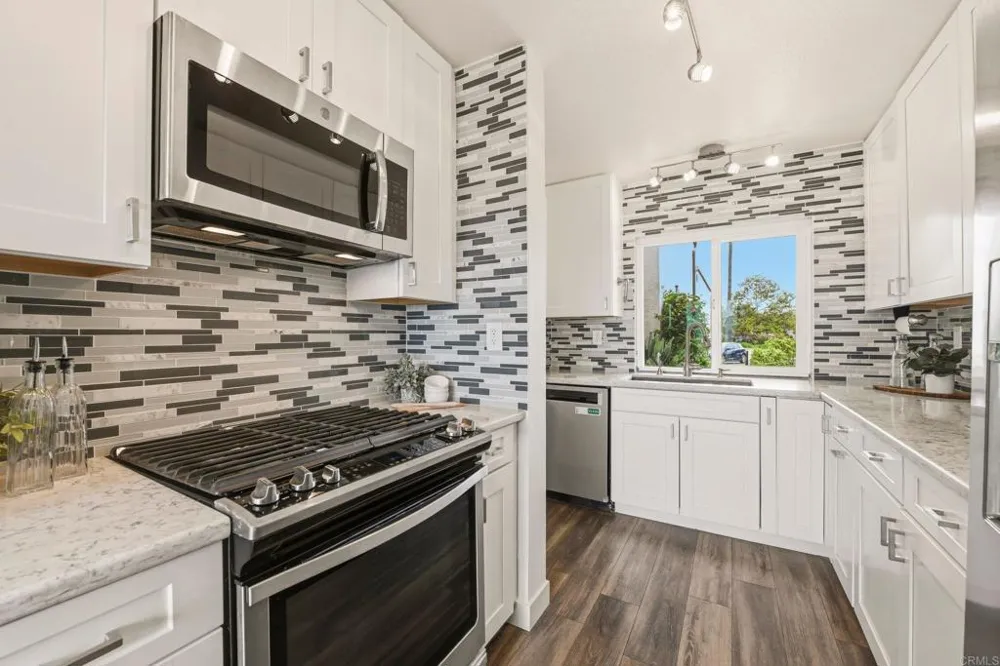 6717 Clover Court Carlsbad, CA 92011
