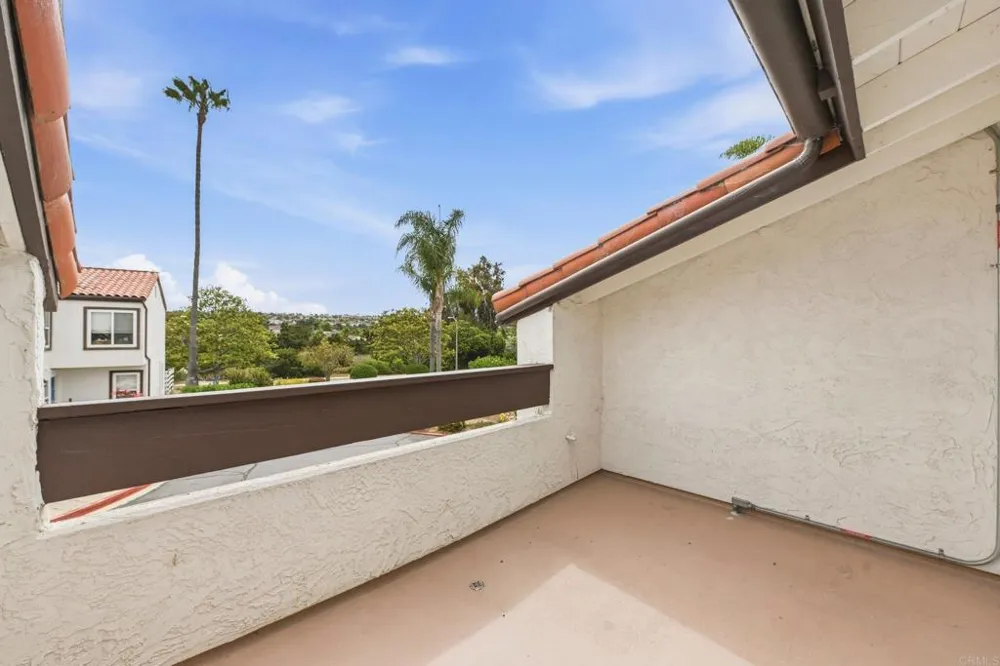 6717 Clover Court Carlsbad, CA 92011