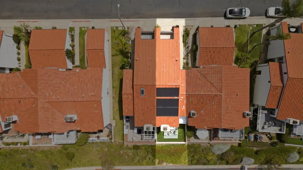 6717 Clover Court Carlsbad, CA 92011