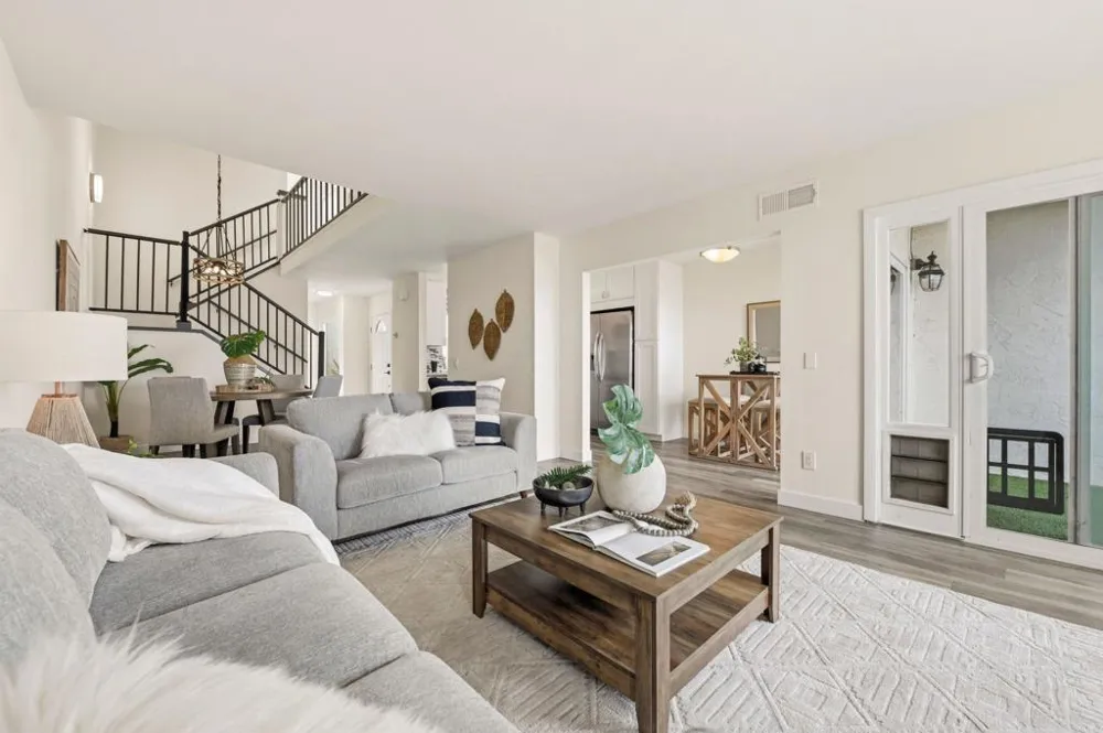 6717 Clover Court Carlsbad, CA 92011