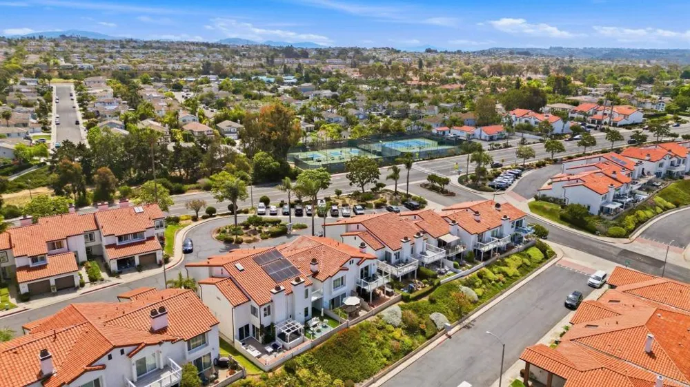 6717 Clover Court Carlsbad, CA 92011