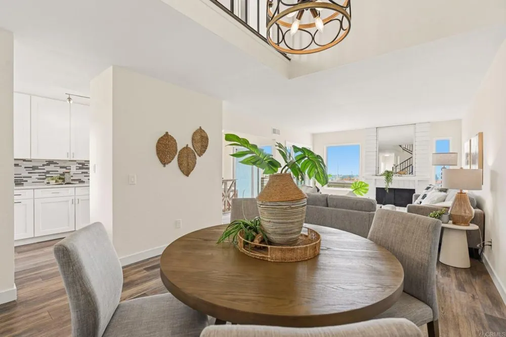 6717 Clover Court Carlsbad, CA 92011