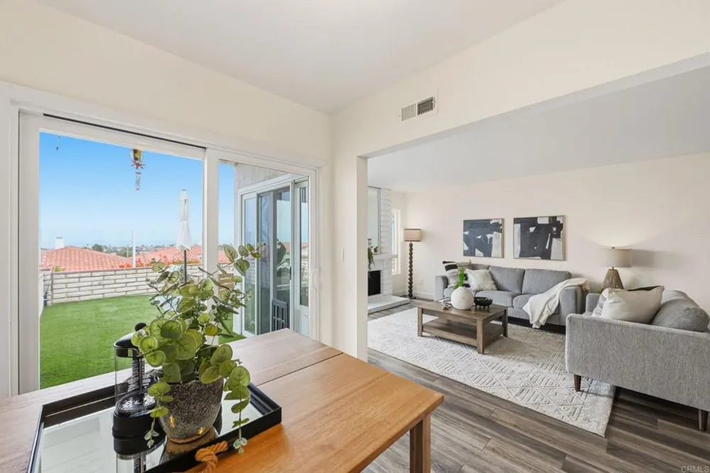 6717 Clover Court Carlsbad, CA 92011