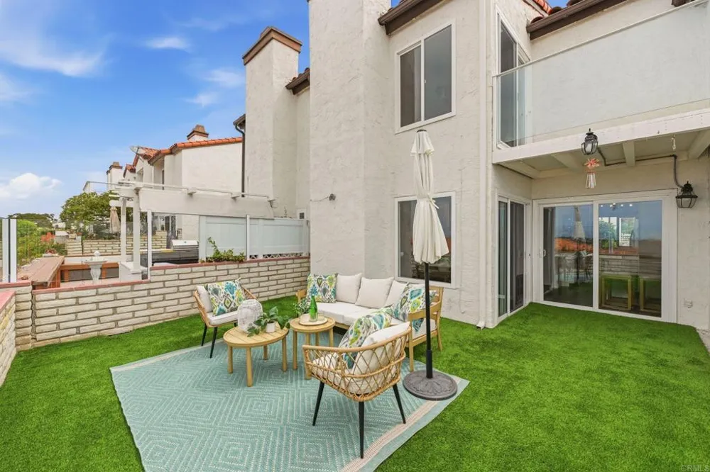 6717 Clover Court Carlsbad, CA 92011