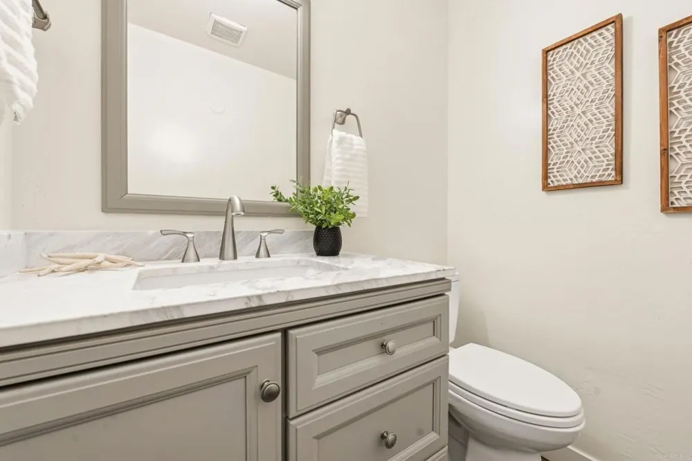 6717 Clover Court Carlsbad, CA 92011