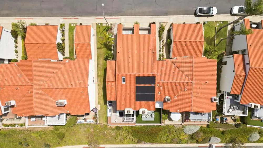 6717 Clover Court Carlsbad, CA 92011