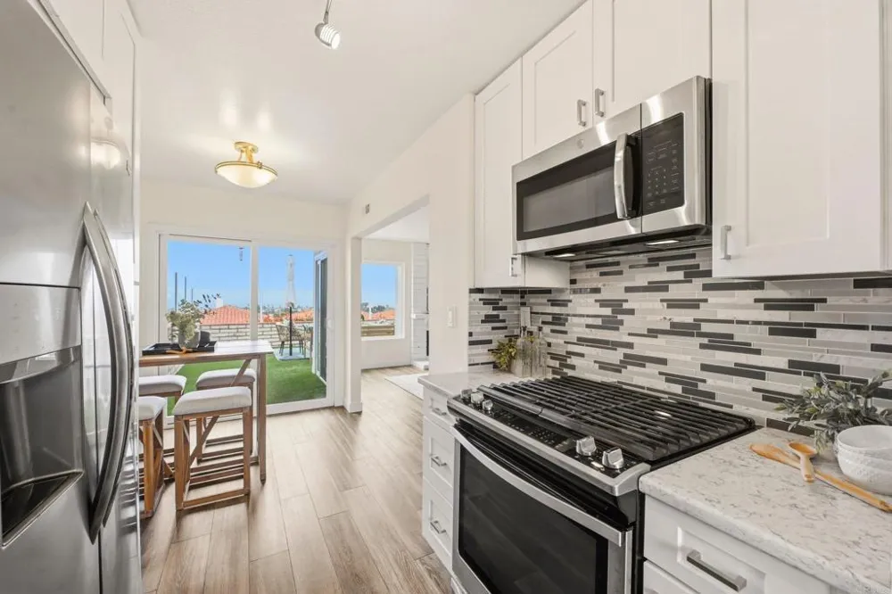 6717 Clover Court Carlsbad, CA 92011