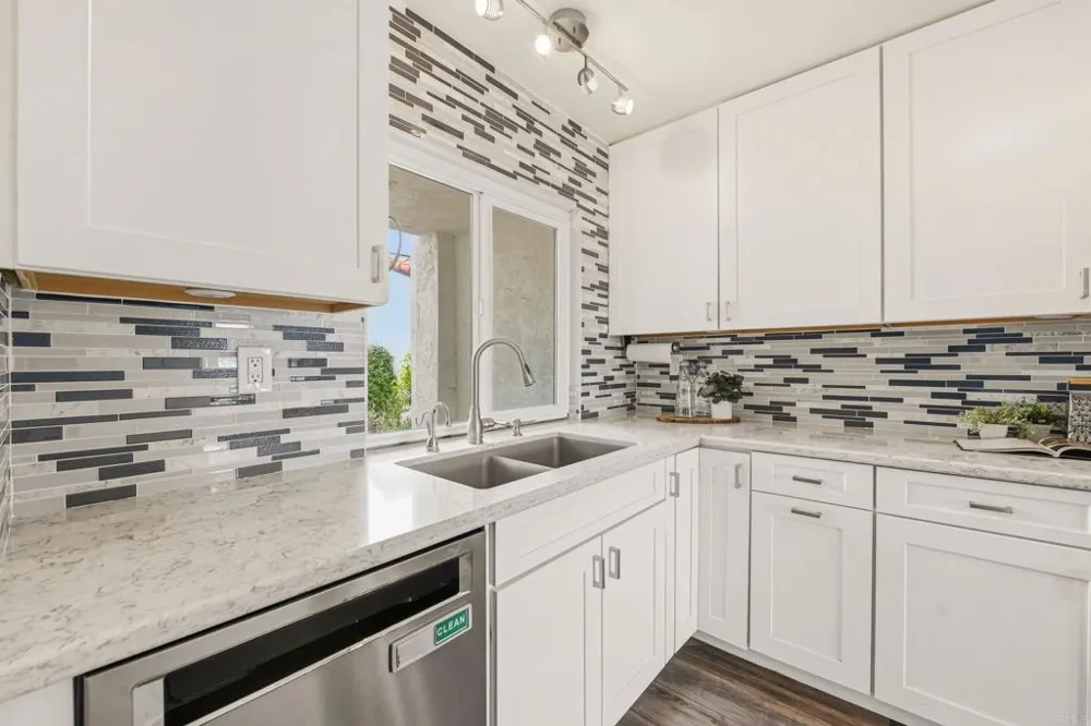 6717 Clover Court Carlsbad, CA 92011