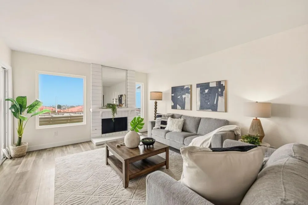 6717 Clover Court Carlsbad, CA 92011