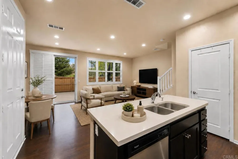 1347 Caminito Agostino #2 Chula Vista, CA 91915