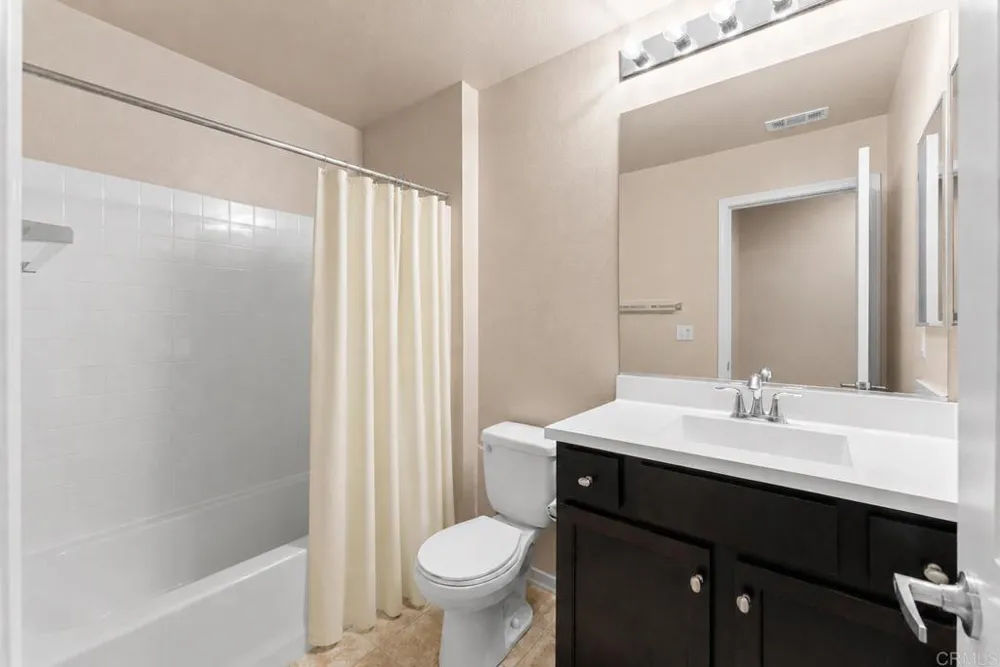 1347 Caminito Agostino #2 Chula Vista, CA 91915