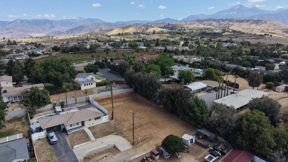 31812 Hutto Lane Yucaipa, CA 92399