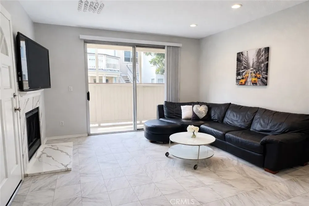 2456 Pleasant Way #A Thousand Oaks, CA 91362
