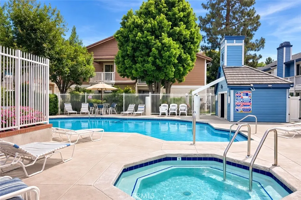 2456 Pleasant Way #A Thousand Oaks, CA 91362