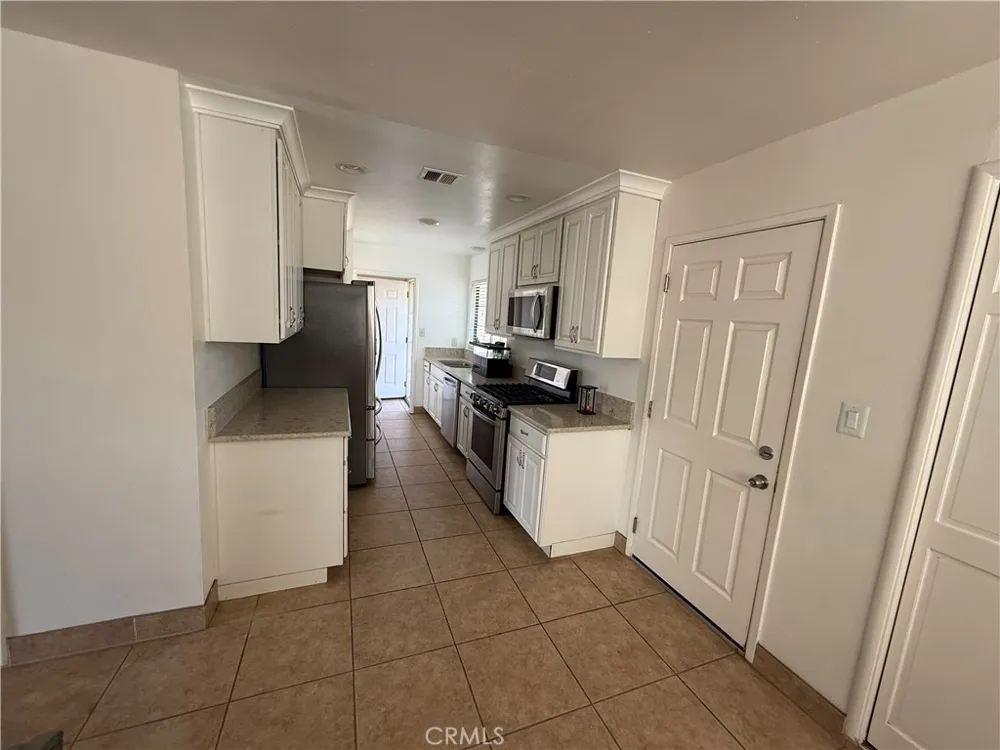 1064 Tioga Manteca, CA 95337