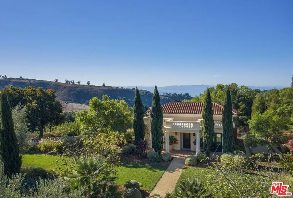 7200 Casitas Pass Road Carpinteria, CA 93013