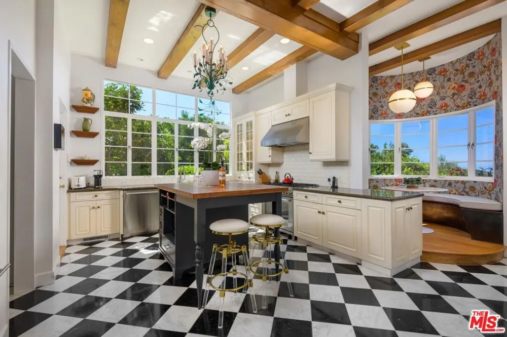 7200 Casitas Pass Road Carpinteria, CA 93013