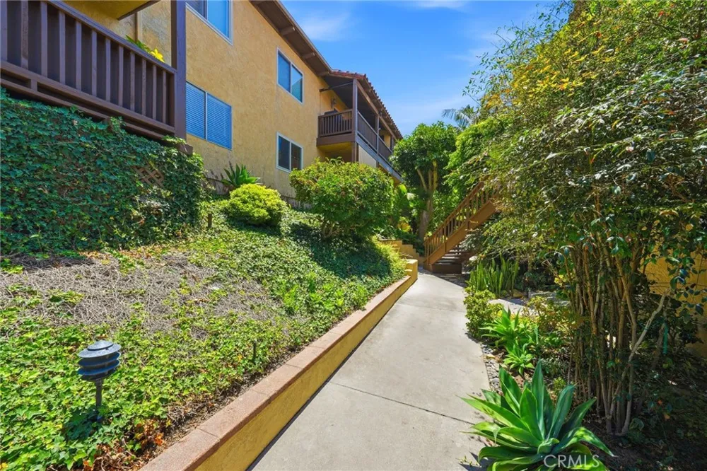 214 Via Robina #4 San Clemente, CA 92672