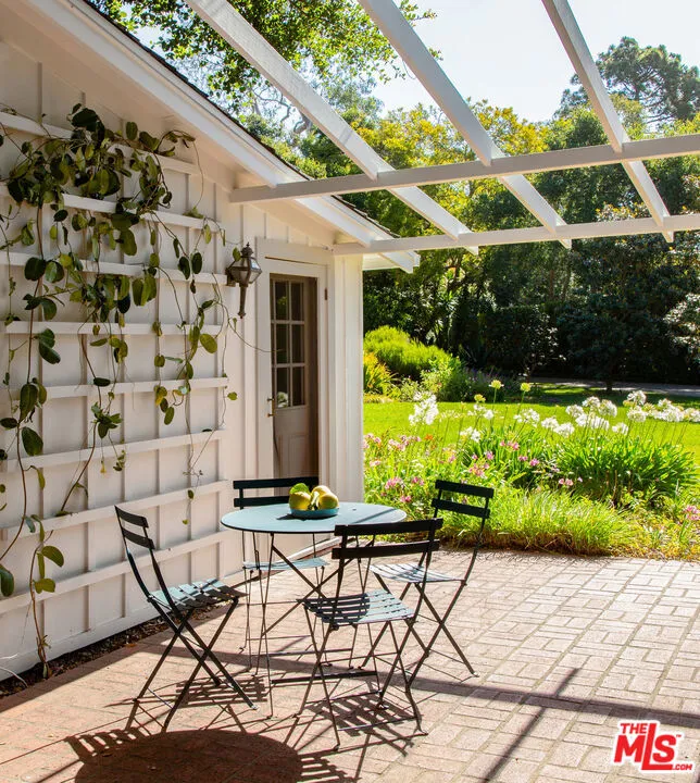 279 Santa Rosa Lane Montecito, CA 93108
