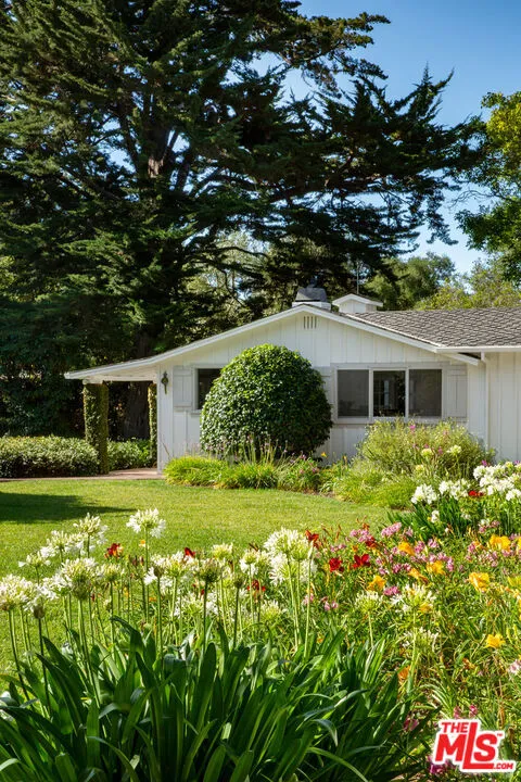 279 Santa Rosa Lane Montecito, CA 93108