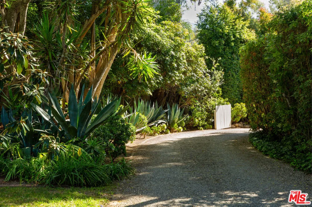 279 Santa Rosa Lane Montecito, CA 93108