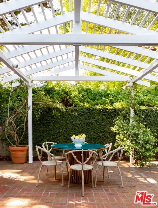 279 Santa Rosa Lane Montecito, CA 93108