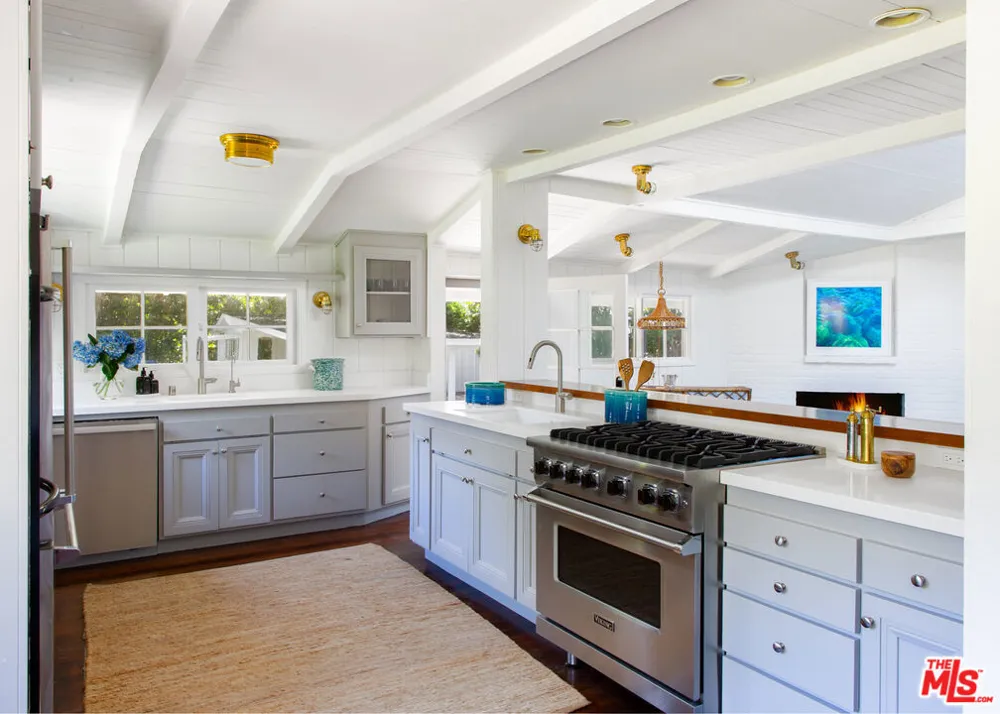 279 Santa Rosa Lane Montecito, CA 93108