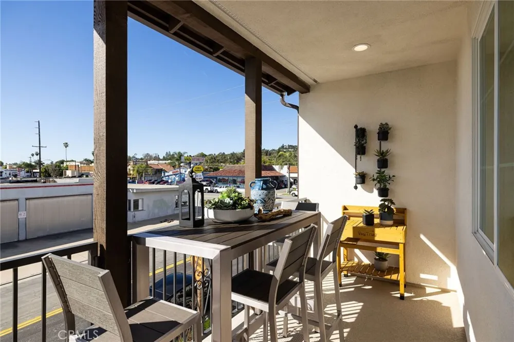 164 E Whittier Boulevard La Habra, CA 90631