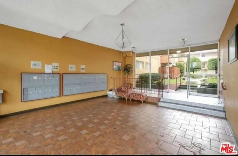 855 Victor Avenue #210 Inglewood, CA 90302