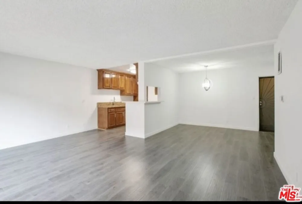 855 Victor Avenue #210 Inglewood, CA 90302