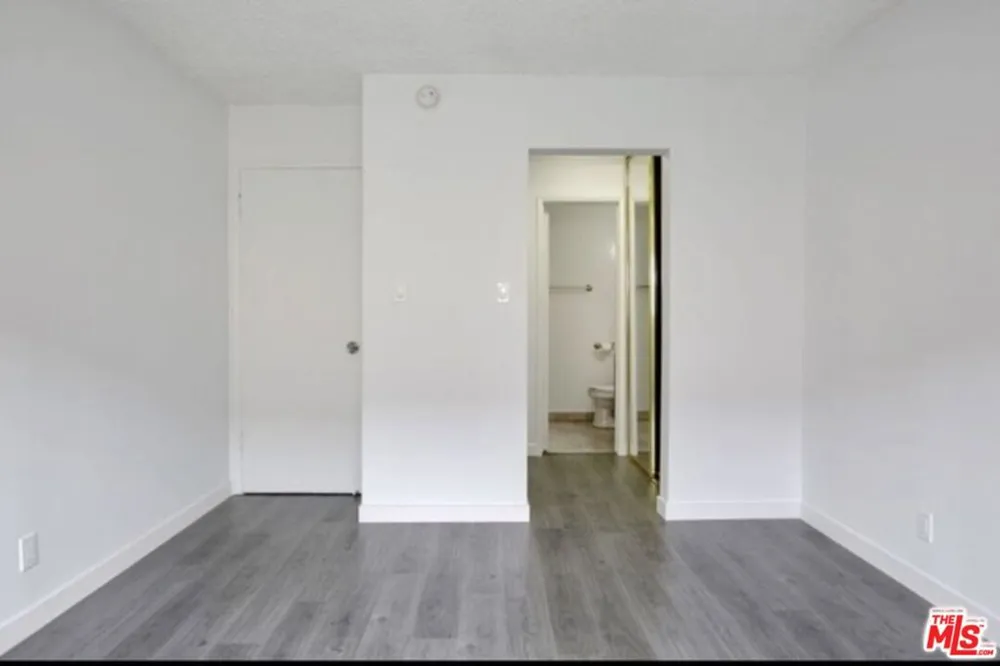 855 Victor Avenue #210 Inglewood, CA 90302