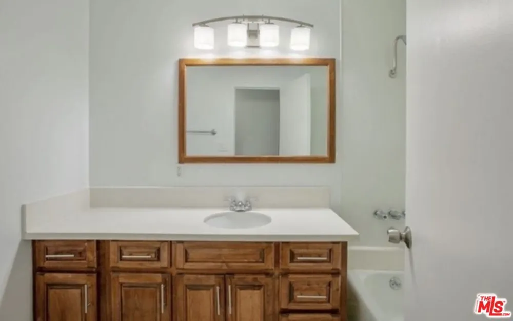 855 Victor Avenue #210 Inglewood, CA 90302