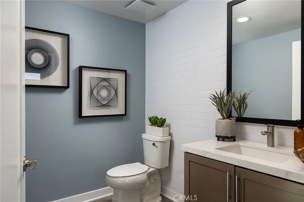 166 E Whittier Boulevard La Habra, CA 90631