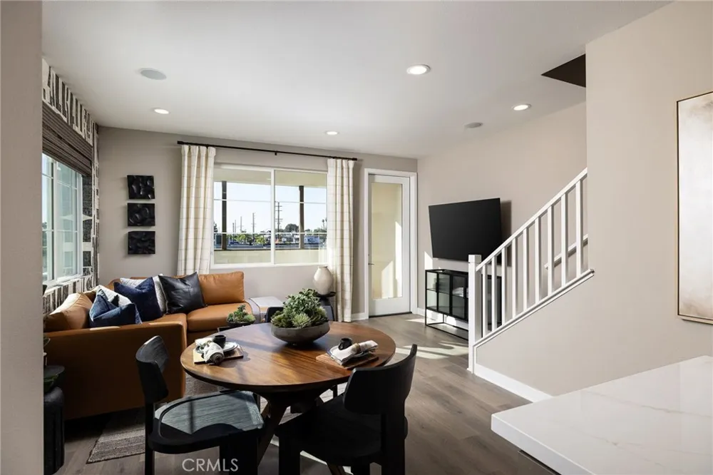166 E Whittier Boulevard La Habra, CA 90631