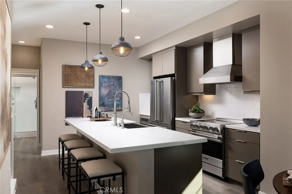 166 E Whittier Boulevard La Habra, CA 90631