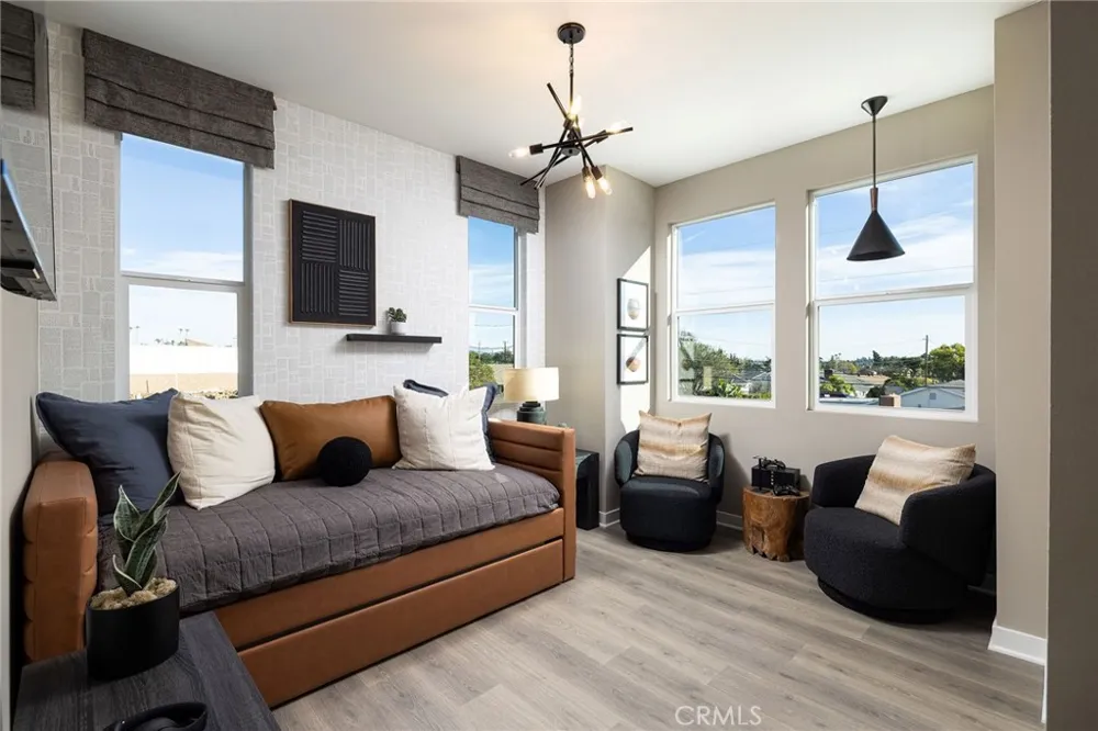 166 E Whittier Boulevard La Habra, CA 90631