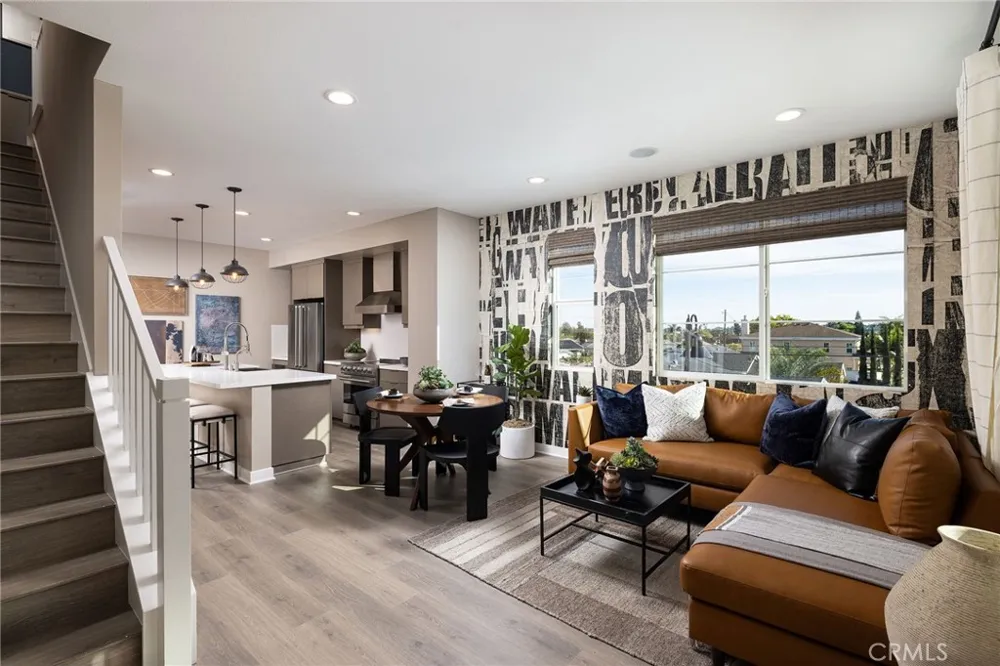 166 E Whittier Boulevard La Habra, CA 90631