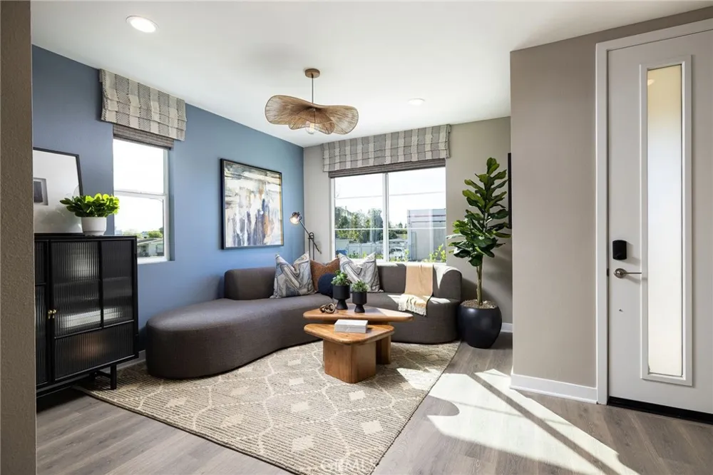166 E Whittier Boulevard La Habra, CA 90631