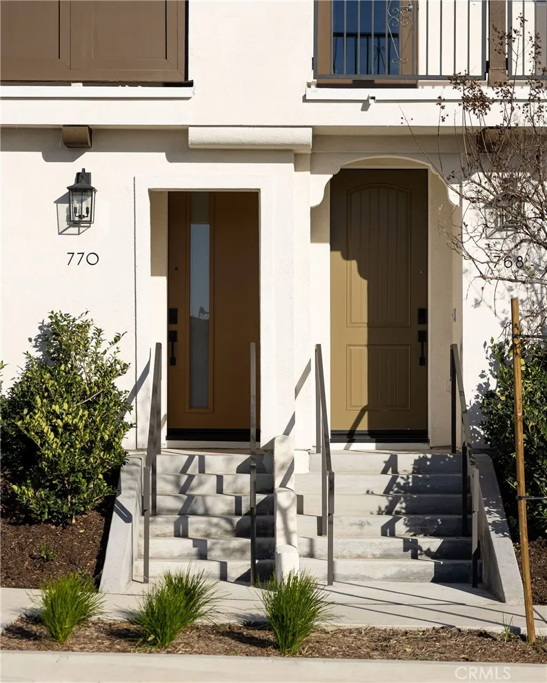 166 E Whittier Boulevard La Habra, CA 90631