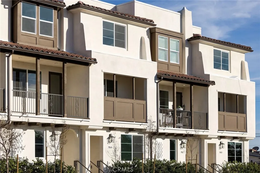 166 E Whittier Boulevard La Habra, CA 90631