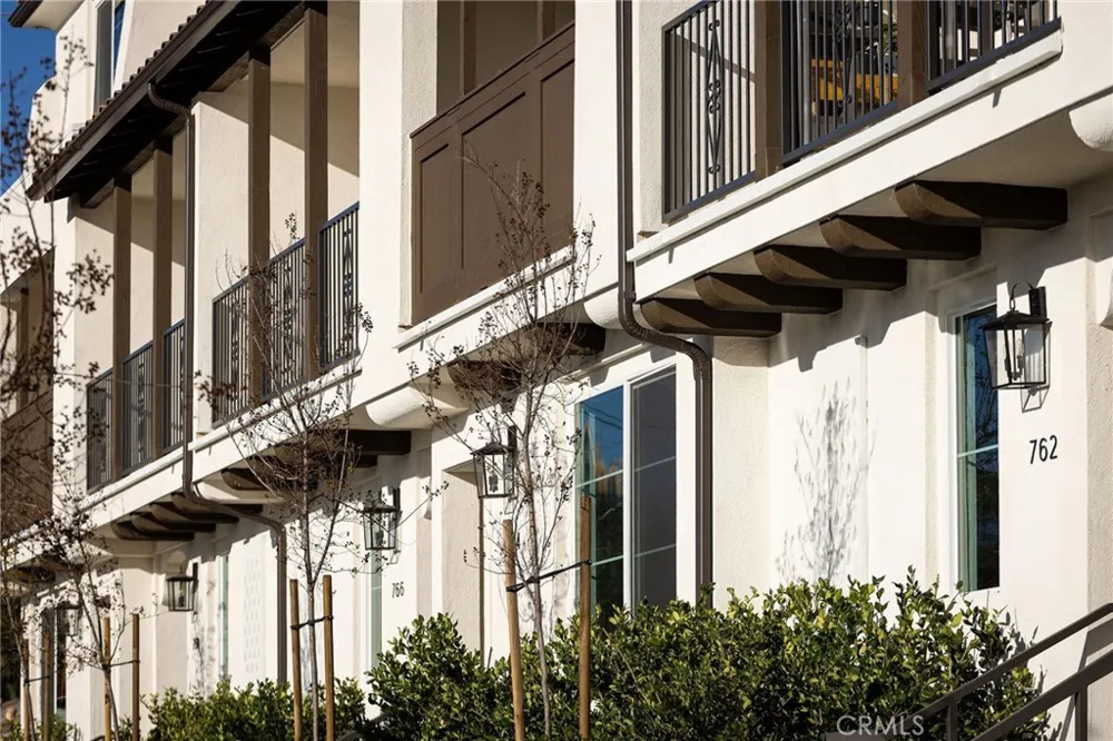 166 E Whittier Boulevard La Habra, CA 90631