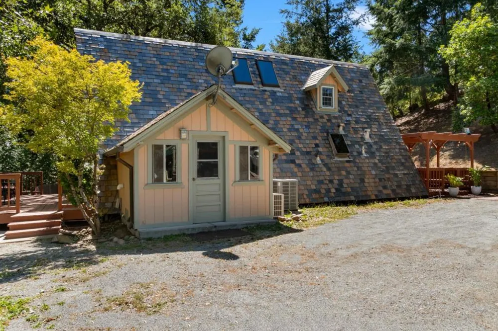 25405 Adams Road Los Gatos, CA 95033