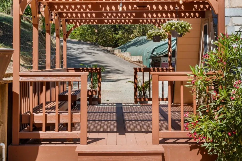 25405 Adams Road Los Gatos, CA 95033