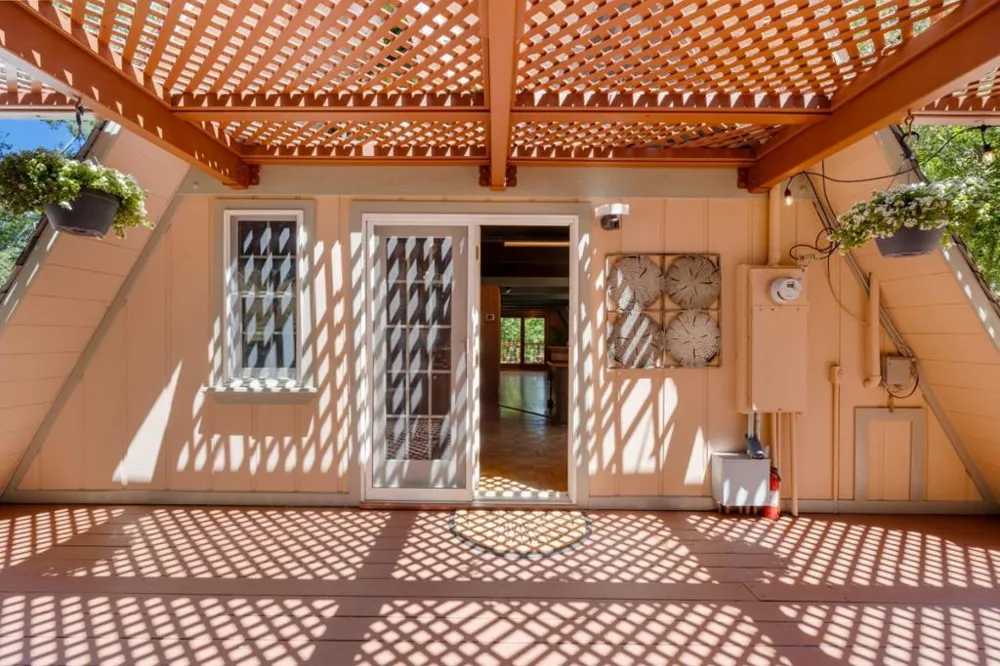 25405 Adams Road Los Gatos, CA 95033