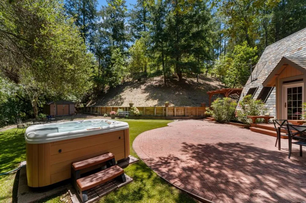 25405 Adams Road Los Gatos, CA 95033