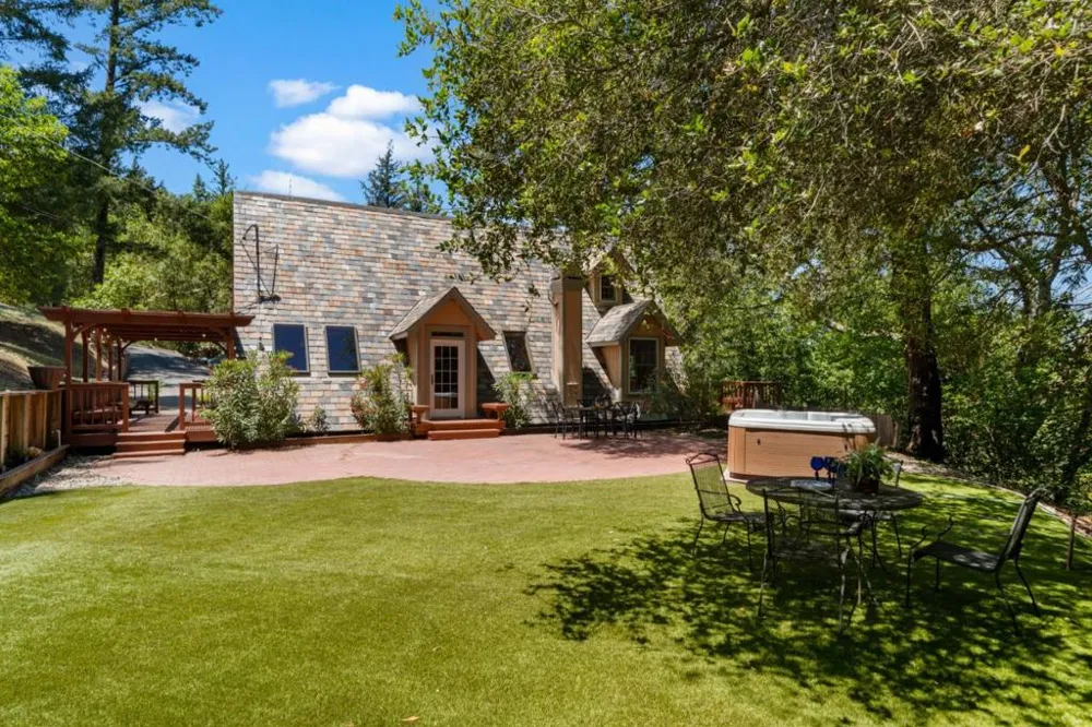 25405 Adams Road Los Gatos, CA 95033