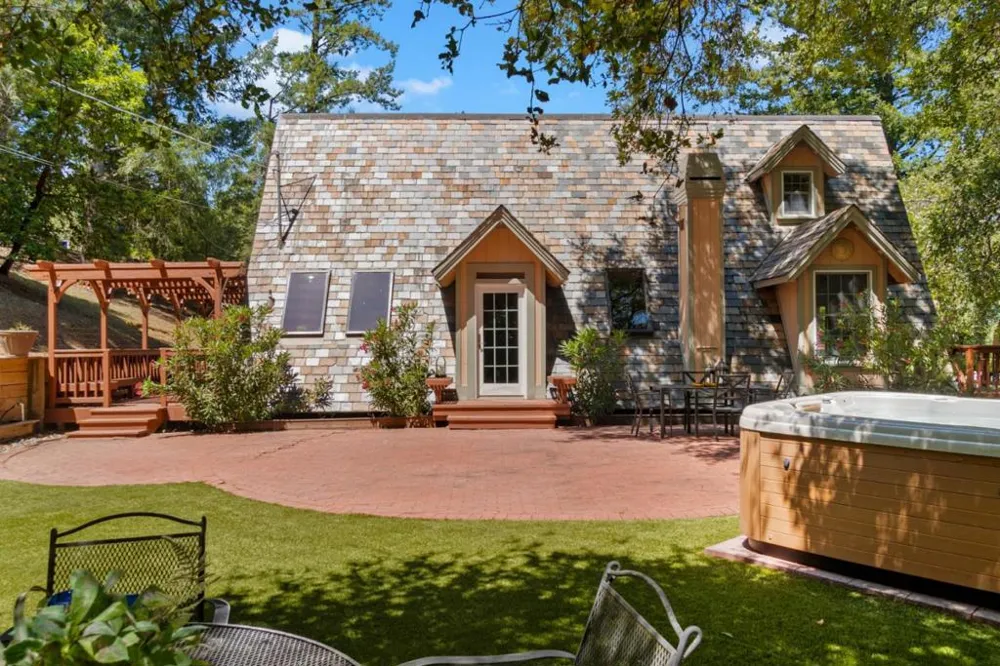 25405 Adams Road Los Gatos, CA 95033