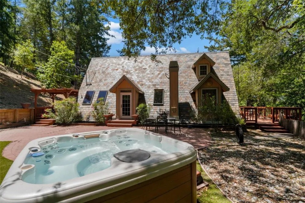 25405 Adams Road Los Gatos, CA 95033