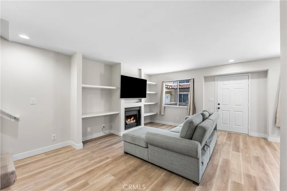 43441 30th St W #3 Lancaster, CA 93536