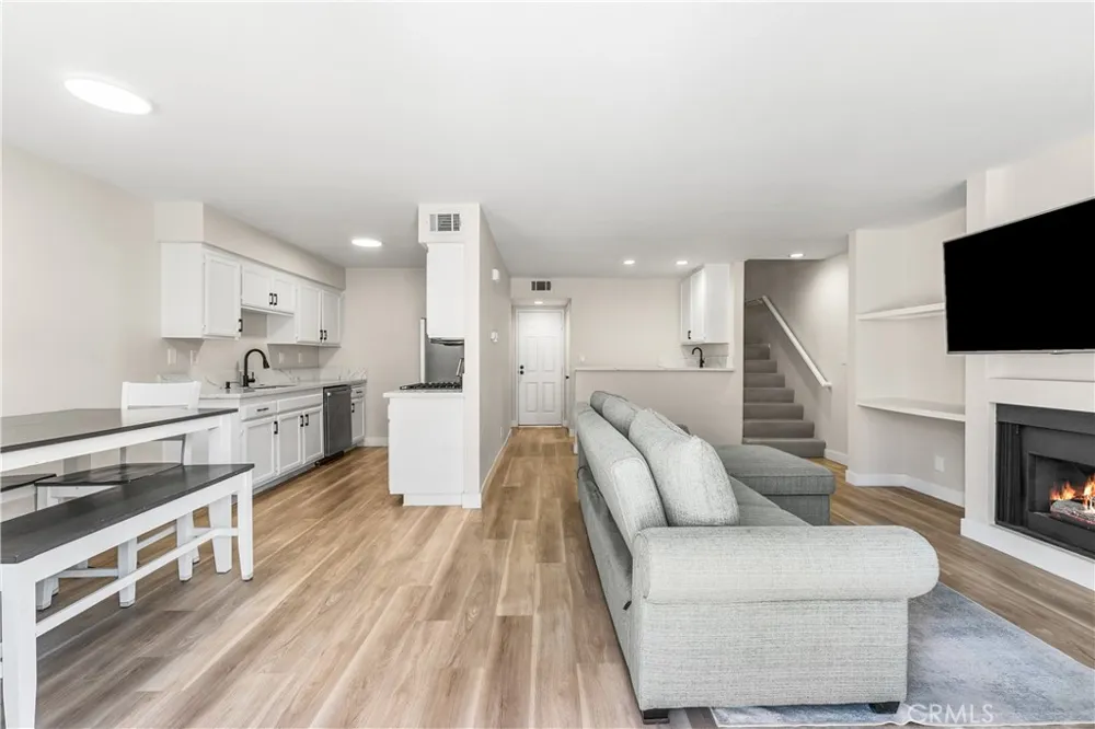 43441 30th St W #3 Lancaster, CA 93536